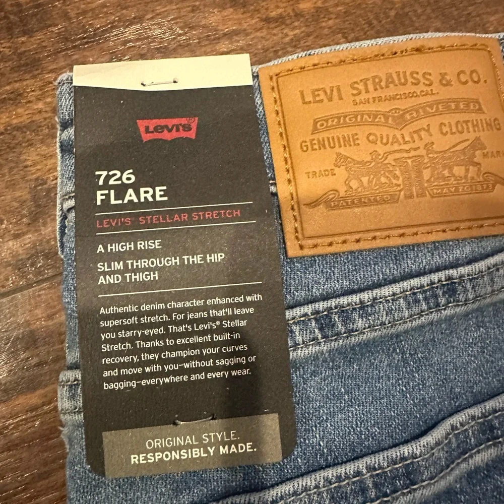 NWT Levi’s 726 HR Flare 27x32 - Picture 2 of 4